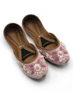 women ethanic design shoes