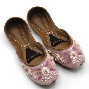 women ethanic design shoes